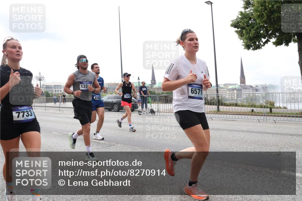 29.06.2025 - hella hamburg halbmarathon Lena Gebhardt http://msf.ph/oto/8270914 29.06.2025 10:34:49 Lombardsbrücke 7733, 133, 8705, 13416, 6571, 1025, 1284, 1849, 2023, 2355, 2412, 2510, 2511, 3130, 3409, 3420, 4540, 4884, 5453, 5609, 6034, 6171, 6310, 6329, 6335, 6379, 6397, 6571, 6574, 6803, 6843, 7020, 7299, 7386, 7644, 7733, 8369, 8705, 8793, 9122, 9164, 9248, 9379, 9448, 9514, 10335, 10358, 10464, 10606, 10674, 11122, 11245, 11646, 11872, 12019, 12164, 12236, 12382, 12764, 13957, 15477, 16238, 16311, 16390, 16682, 16919, 17230, 18158, 18941 meine-sportfotos.de