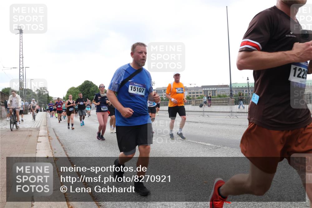 29.06.2025 - hella hamburg halbmarathon Lena Gebhardt http://msf.ph/oto/8270921 29.06.2025 10:46:20 Lombardsbrücke 1004, 1100, 1429, 1465, 1532, 1555, 1608, 1837, 1867, 1868, 2398, 2423, 2500, 2697, 2773, 2813, 2951, 2954, 3410, 3469, 4104, 4119, 4223, 4355, 4448, 4572, 4604, 5697, 5703, 5769, 5770, 5854, 5892, 6068, 6124, 6161, 6333, 6392, 7303, 7364, 7368, 7374, 7605, 7767, 7894, 7960, 7983, 8047, 8551, 8700, 9120, 9121, 9129, 9337, 9426, 9445, 9691, 10153, 10230, 10511, 11358, 11361, 11876, 11910, 12298, 12333, 12507, 12522, 13969, 14261, 15852, 16882 meine-sportfotos.de