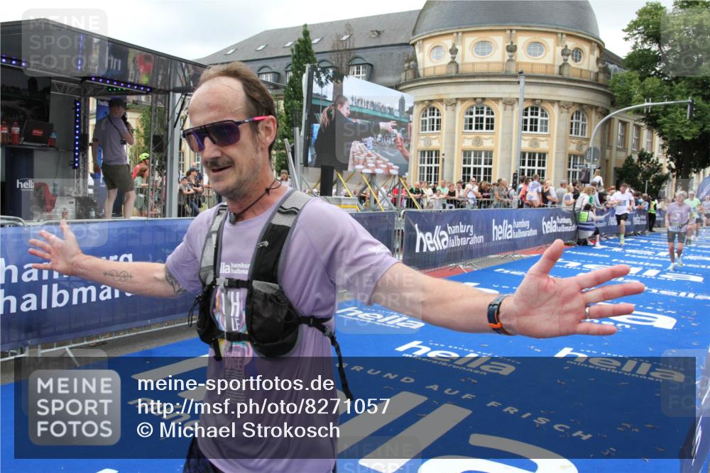 29.06.2025 - hella hamburg halbmarathon Michael Strokosch http://msf.ph/oto/8271057 29.06.2025 10:53:13 Ziel 2111, 2208, 3059, 4121, 7383, 7864, 8273, 8361, 9537, 14323, 16929, 16986, 19208 meine-sportfotos.de