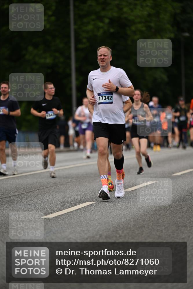 29.06.2025 - hella hamburg halbmarathon Dr. Thomas Lammeyer http://msf.ph/oto/8271060 29.06.2025 10:36:02 Kennedybrücke 1235, 1292, 2672, 3358, 3752, 4314, 4877, 4924, 5496, 5601, 5658, 5743, 6344, 7295, 7334, 7344, 7570, 7695, 7816, 7898, 8304, 8538, 8757, 9478, 9604, 9882, 10421, 10653 meine-sportfotos.de