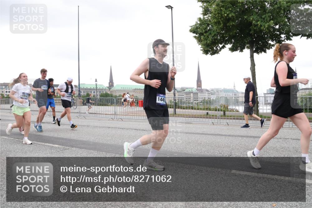 29.06.2025 - hella hamburg halbmarathon Lena Gebhardt http://msf.ph/oto/8271062 29.06.2025 10:54:21 Lombardsbrücke 19167, 16628, 12898, 1441, 1017, 1263, 1744, 1762, 1779, 1789, 1822, 1949, 2244, 2372, 2532, 2586, 2600, 2761, 2854, 3079, 3187, 3188, 3249, 3364, 3465, 3467, 3557, 3761, 3795, 3857, 4323, 4685, 4720, 4838, 4971, 5157, 5185, 5216, 5309, 5514, 5804, 5817, 5898, 5933, 5964, 5993, 6023, 6192, 6279, 6468, 6583, 6987, 6988, 7498, 7670, 7874, 7946, 7986, 8801, 8803, 8867, 8924, 9130, 9138, 9203, 9503, 9572, 10207, 11354, 11390, 11567, 11569, 11785, 12930 meine-sportfotos.de