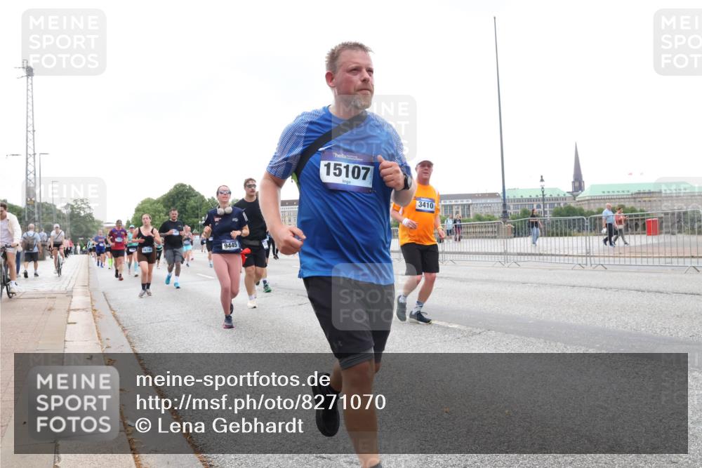 29.06.2025 - hella hamburg halbmarathon Lena Gebhardt http://msf.ph/oto/8271070 29.06.2025 10:46:20 Lombardsbrücke 1004, 1100, 1429, 1465, 1532, 1555, 1608, 1837, 1867, 1868, 2398, 2423, 2500, 2697, 2773, 2813, 2951, 2954, 3410, 3469, 4104, 4119, 4223, 4355, 4448, 4572, 4604, 5697, 5703, 5769, 5770, 5854, 5892, 6068, 6124, 6161, 6333, 6392, 7303, 7364, 7368, 7374, 7605, 7767, 7894, 7960, 7983, 8047, 8551, 8700, 9120, 9121, 9129, 9337, 9426, 9445, 9691, 10153, 10230, 10511, 11358, 11361, 11876, 11910, 12298, 12333, 12507, 12522, 13969, 14261, 15852, 16882 meine-sportfotos.de