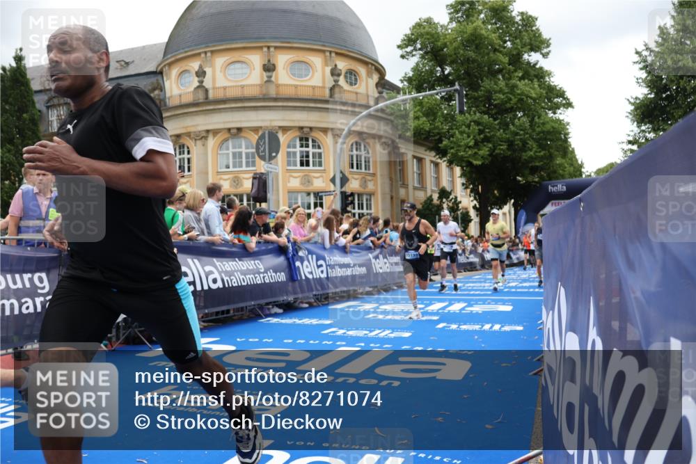 29.06.2025 - hella hamburg halbmarathon Strokosch-Dieckow http://msf.ph/oto/8271074 29.06.2025 10:46:37 Ziel 1920, 1942, 3976, 5459, 6630, 8482, 9051, 9232, 9529, 13525, 13554, 15026, 15133, 15206, 15714, 16175, 17281, 17461, 17743, 17865, 18297, 18882, 19128 meine-sportfotos.de