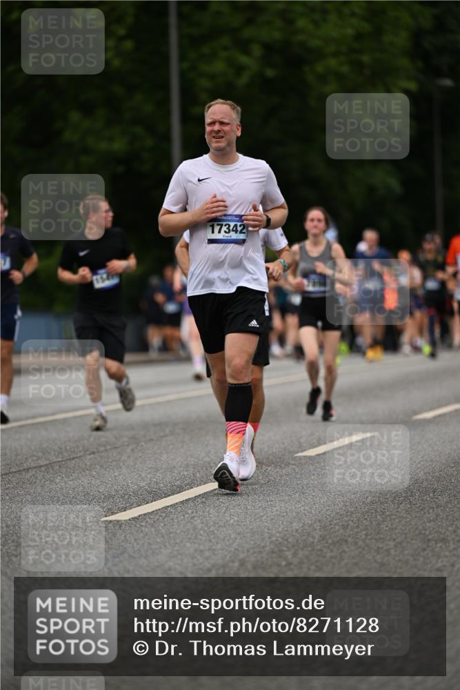 29.06.2025 - hella hamburg halbmarathon Dr. Thomas Lammeyer http://msf.ph/oto/8271128 29.06.2025 10:36:02 Kennedybrücke 1235, 1292, 2672, 3358, 3752, 4314, 4877, 4924, 5496, 5601, 5658, 5743, 6344, 7295, 7334, 7344, 7570, 7695, 7816, 7898, 8304, 8538, 8757, 9478, 9604, 9882, 10421, 10653 meine-sportfotos.de