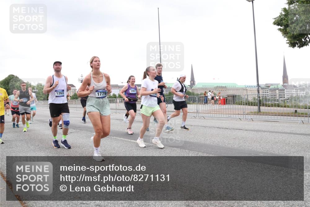 29.06.2025 - hella hamburg halbmarathon Lena Gebhardt http://msf.ph/oto/8271131 29.06.2025 10:54:21 Lombardsbrücke 6987, 1263, 117, 1779, 3467, 1017, 1263, 1744, 1762, 1779, 1789, 1822, 1949, 2244, 2372, 2532, 2586, 2600, 2761, 2854, 3079, 3187, 3188, 3249, 3364, 3465, 3467, 3557, 3761, 3795, 3857, 4323, 4685, 4720, 4838, 4971, 5157, 5185, 5216, 5309, 5514, 5804, 5817, 5898, 5933, 5964, 5993, 6023, 6192, 6279, 6468, 6583, 6987, 6988, 7498, 7670, 7874, 7946, 7986, 8801, 8803, 8867, 8924, 9130, 9138, 9203, 9503, 9572, 10207, 11354, 11390, 11567, 11569, 11785, 12930 meine-sportfotos.de