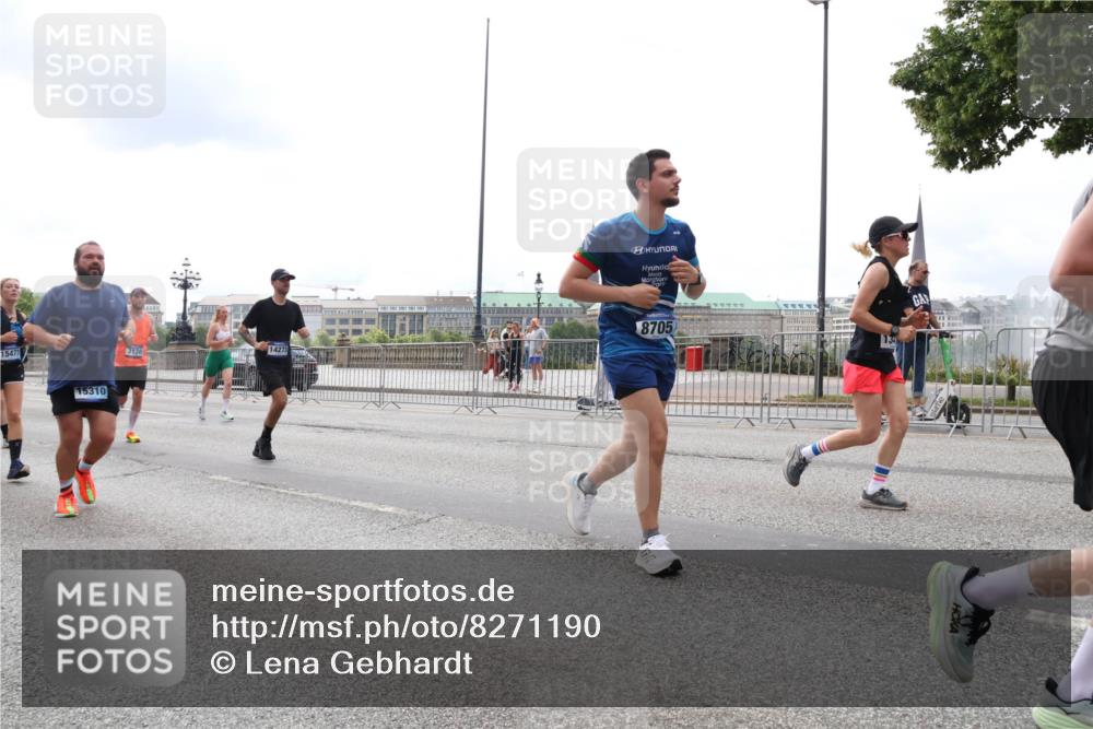 29.06.2025 - hella hamburg halbmarathon Lena Gebhardt http://msf.ph/oto/8271190 29.06.2025 10:34:50 Lombardsbrücke 15477, 15310, 3130, 14273, 8705, 1025, 1284, 1497, 1849, 2023, 2355, 2412, 2510, 2511, 3130, 3409, 3420, 4540, 4884, 5453, 5609, 6034, 6171, 6310, 6329, 6335, 6379, 6397, 6571, 6574, 6803, 6843, 7020, 7299, 7386, 7644, 7733, 8369, 8705, 8793, 9122, 9164, 9248, 9379, 9448, 9514, 10335, 10358, 10464, 10606, 10674, 11122, 11245, 11646, 11872, 12019, 12164, 12236, 12382, 12764, 13957, 15477, 16238, 16311, 16390, 16682, 16919, 17230, 18158, 18941 meine-sportfotos.de