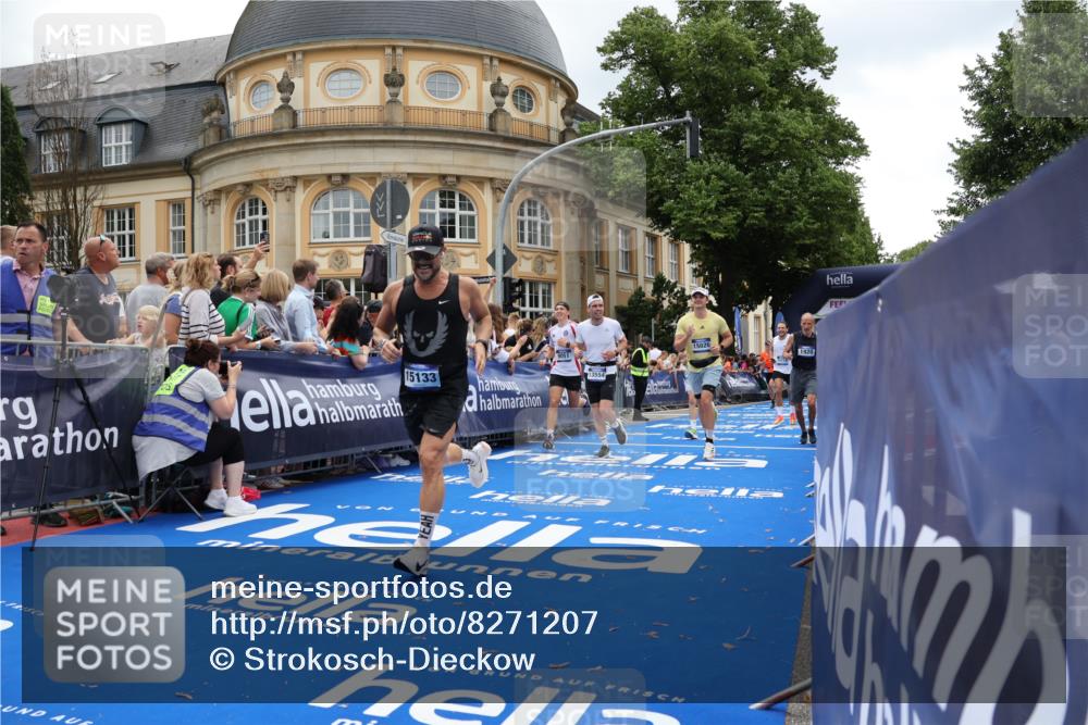 29.06.2025 - hella hamburg halbmarathon Strokosch-Dieckow http://msf.ph/oto/8271207 29.06.2025 10:46:38 Ziel 1920, 1942, 3976, 5459, 6630, 9051, 9529, 13525, 13554, 14541, 15026, 15133, 15206, 15714, 15900, 16175, 17281, 17461, 17743, 17865, 18297, 18882, 19128 meine-sportfotos.de