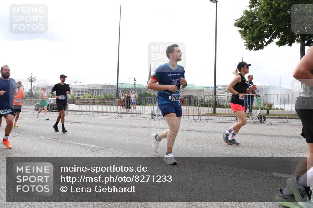 29.06.2025 - hella hamburg halbmarathon Lena Gebhardt http://msf.ph/oto/8271233 29.06.2025 10:34:51 Lombardsbrücke 15310, 3130, 14273, 8705, 1025, 1284, 1497, 1849, 2023, 2355, 2412, 3130, 3409, 3420, 4540, 4884, 5453, 5609, 6034, 6171, 6310, 6329, 6335, 6379, 6397, 6571, 6803, 6843, 7020, 7299, 7386, 7644, 7733, 8369, 8705, 8793, 9122, 9164, 9248, 9379, 9448, 9514, 10335, 10358, 10464, 10606, 10674, 11122, 11245, 11646, 11872, 12019, 12164, 12236, 12382, 12764, 13957, 15477, 16238, 16311, 16390, 16682, 16919, 17230, 18158, 18941 meine-sportfotos.de
