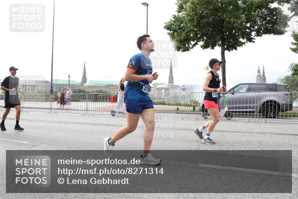 29.06.2025 - hella hamburg halbmarathon Lena Gebhardt http://msf.ph/oto/8271314 29.06.2025 10:34:51 Lombardsbrücke 14273, 8705, 134, 1025, 1284, 1497, 1849, 2023, 2355, 2412, 3130, 3409, 3420, 4540, 4884, 5453, 5609, 6034, 6171, 6310, 6329, 6335, 6379, 6397, 6571, 6803, 6843, 7020, 7299, 7386, 7644, 7733, 8369, 8705, 8793, 9122, 9164, 9248, 9379, 9448, 9514, 10335, 10358, 10464, 10606, 10674, 11122, 11245, 11646, 11872, 12019, 12164, 12236, 12382, 12764, 13957, 15477, 16238, 16311, 16390, 16682, 16919, 17230, 18158, 18941 meine-sportfotos.de