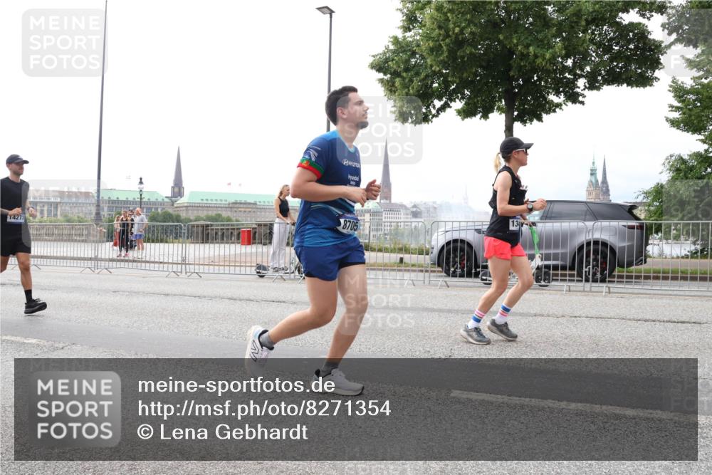 29.06.2025 - hella hamburg halbmarathon Lena Gebhardt http://msf.ph/oto/8271354 29.06.2025 10:34:51 Lombardsbrücke 14273, 8705, 13, 1025, 1284, 1497, 1849, 2023, 2355, 2412, 3130, 3409, 3420, 4540, 4884, 5453, 5609, 6034, 6171, 6310, 6329, 6335, 6379, 6397, 6571, 6803, 6843, 7020, 7299, 7386, 7644, 7733, 8369, 8705, 8793, 9122, 9164, 9248, 9379, 9448, 9514, 10335, 10358, 10464, 10606, 10674, 11122, 11245, 11646, 11872, 12019, 12164, 12236, 12382, 12764, 13957, 15477, 16238, 16311, 16390, 16682, 16919, 17230, 18158, 18941 meine-sportfotos.de