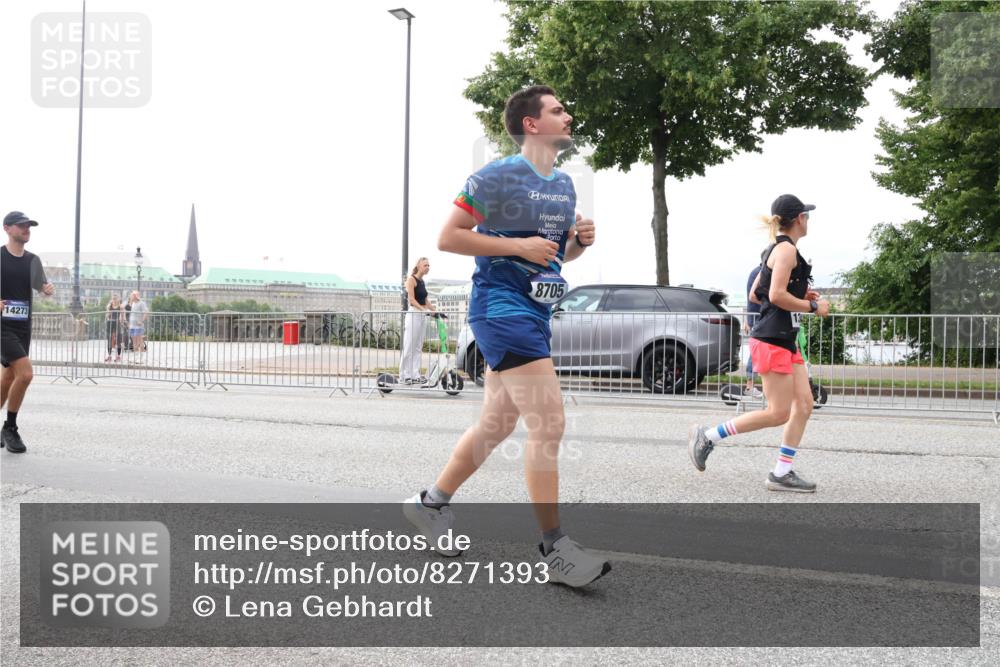 29.06.2025 - hella hamburg halbmarathon Lena Gebhardt http://msf.ph/oto/8271393 29.06.2025 10:34:51 Lombardsbrücke 14273, 8705, 1025, 1284, 1497, 1849, 2023, 2355, 2412, 3130, 3409, 3420, 4540, 4884, 5453, 5609, 6034, 6171, 6310, 6329, 6335, 6379, 6397, 6571, 6803, 6843, 7020, 7299, 7386, 7644, 7733, 8369, 8705, 8793, 9122, 9164, 9248, 9379, 9448, 9514, 10335, 10358, 10464, 10606, 10674, 11122, 11245, 11646, 11872, 12019, 12164, 12236, 12382, 12764, 13957, 15477, 16238, 16311, 16390, 16682, 16919, 17230, 18158, 18941 meine-sportfotos.de