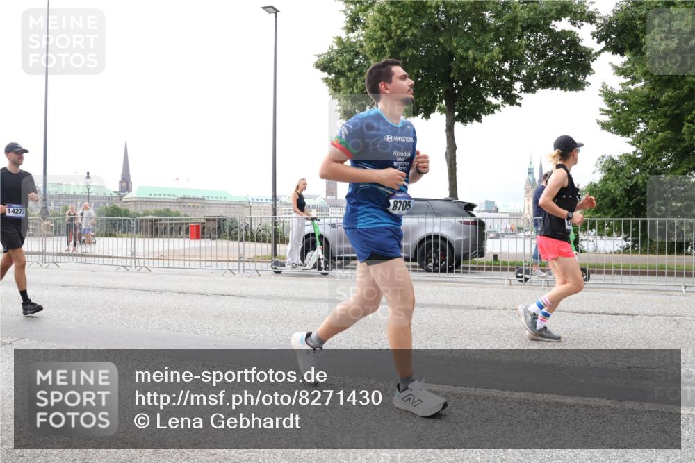 29.06.2025 - hella hamburg halbmarathon Lena Gebhardt http://msf.ph/oto/8271430 29.06.2025 10:34:51 Lombardsbrücke 14273, 8705, 1025, 1284, 1497, 1849, 2023, 2355, 2412, 3130, 3409, 3420, 4540, 4884, 5453, 5609, 6034, 6171, 6310, 6329, 6335, 6379, 6397, 6571, 6803, 6843, 7020, 7299, 7386, 7644, 7733, 8369, 8705, 8793, 9122, 9164, 9248, 9379, 9448, 9514, 10335, 10358, 10464, 10606, 10674, 11122, 11245, 11646, 11872, 12019, 12164, 12236, 12382, 12764, 13957, 15477, 16238, 16311, 16390, 16682, 16919, 17230, 18158, 18941 meine-sportfotos.de
