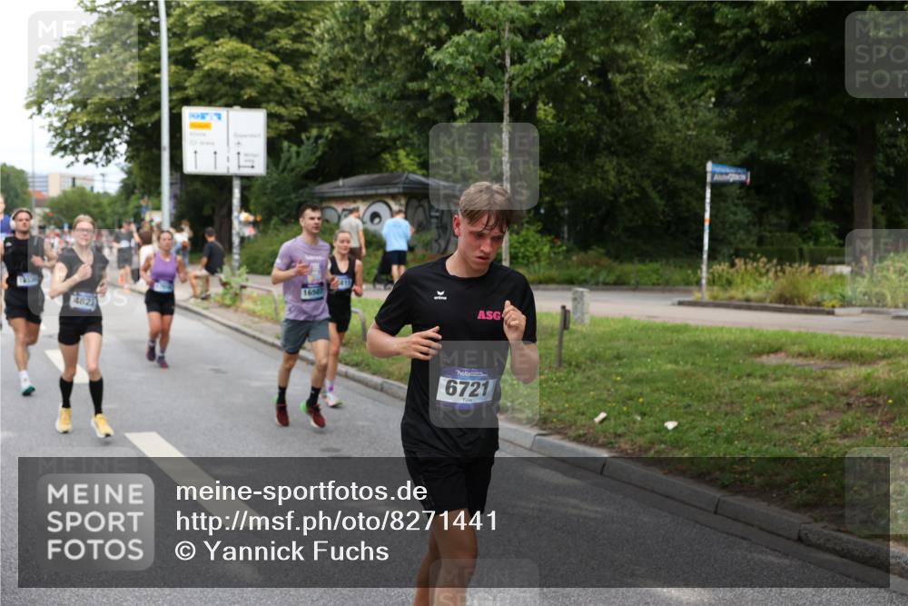 29.06.2025 - hella hamburg halbmarathon Yannick Fuchs http://msf.ph/oto/8271441 29.06.2025 10:37:00 20KM 1209, 1312, 1700, 2233, 3523, 4235, 4823, 5436, 6721, 6770, 7035, 7448, 7693, 7734, 7765, 7865, 9833, 10216, 10469, 11907, 12098, 13446, 13483, 13709, 13725, 14811, 14813, 15095, 15175, 15270, 15297, 15301, 16295, 16333, 16507, 16626, 16660, 16677, 17000, 17016, 17177, 17363, 17864, 18330, 18559, 18632, 18680, 18920 meine-sportfotos.de