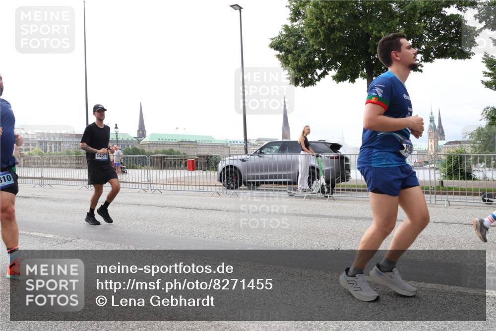 29.06.2025 - hella hamburg halbmarathon Lena Gebhardt http://msf.ph/oto/8271455 29.06.2025 10:34:51 Lombardsbrücke 310, 14273, 1025, 1284, 1497, 1849, 2023, 2355, 2412, 3130, 3409, 3420, 4540, 4884, 5453, 5609, 6034, 6171, 6310, 6329, 6335, 6379, 6397, 6571, 6803, 6843, 7020, 7299, 7386, 7644, 7733, 8369, 8705, 8793, 9122, 9164, 9248, 9379, 9448, 9514, 10335, 10358, 10464, 10606, 10674, 11122, 11245, 11646, 11872, 12019, 12164, 12236, 12382, 12764, 13957, 15477, 16238, 16311, 16390, 16682, 16919, 17230, 18158, 18941 meine-sportfotos.de