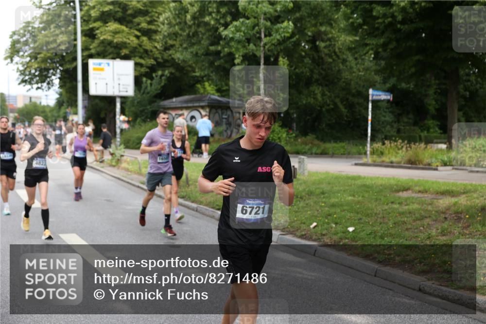 29.06.2025 - hella hamburg halbmarathon Yannick Fuchs http://msf.ph/oto/8271486 29.06.2025 10:37:01 20KM 1209, 1312, 1700, 2233, 3523, 4235, 4823, 5436, 6721, 6770, 7035, 7448, 7693, 7734, 7765, 7865, 9833, 10216, 10469, 11907, 12098, 13446, 13709, 13725, 14811, 14813, 15095, 15175, 15270, 15297, 15301, 15535, 16295, 16333, 16507, 16626, 16660, 16677, 17000, 17016, 17177, 17363, 17864, 18330, 18559, 18632, 18680, 18920 meine-sportfotos.de