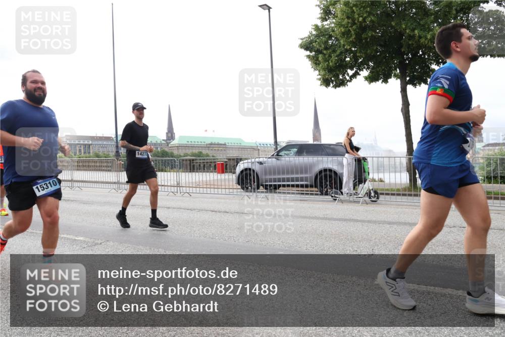 29.06.2025 - hella hamburg halbmarathon Lena Gebhardt http://msf.ph/oto/8271489 29.06.2025 10:34:52 Lombardsbrücke 15310, 14273, 1025, 1284, 1497, 1849, 2023, 2355, 2412, 3130, 3409, 3420, 4540, 4564, 4884, 5453, 6034, 6171, 6310, 6329, 6335, 6379, 6397, 6571, 6803, 6843, 7020, 7299, 7386, 7644, 7733, 8369, 8705, 8793, 9122, 9164, 9248, 9379, 9448, 9514, 10335, 10358, 10464, 10606, 10674, 11122, 11245, 11646, 11872, 12019, 12164, 12236, 12382, 12764, 13957, 15477, 16238, 16311, 16390, 16682, 16919, 17230, 18158, 18941 meine-sportfotos.de