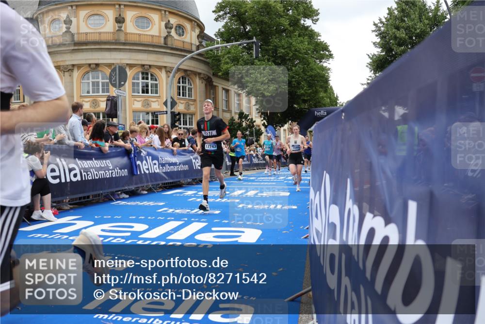 29.06.2025 - hella hamburg halbmarathon Strokosch-Dieckow http://msf.ph/oto/8271542 29.06.2025 10:46:46 Ziel 1942, 3976, 4091, 6630, 11858, 13940, 14541, 15900, 16175, 17172, 17353, 17492, 17669, 17743, 17865, 17892, 19105, 19128 meine-sportfotos.de
