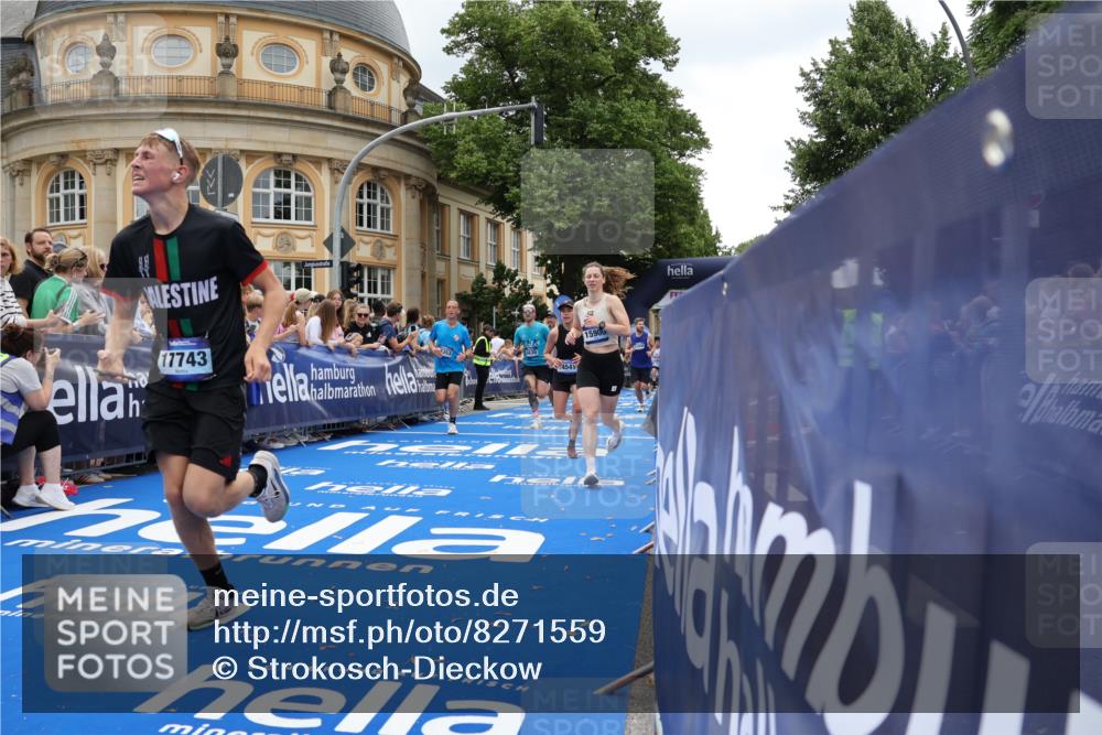 29.06.2025 - hella hamburg halbmarathon Strokosch-Dieckow http://msf.ph/oto/8271559 29.06.2025 10:46:46 Ziel 1942, 3976, 4091, 6630, 11858, 13940, 14541, 15900, 16175, 17172, 17353, 17492, 17669, 17743, 17865, 17892, 19105, 19128 meine-sportfotos.de