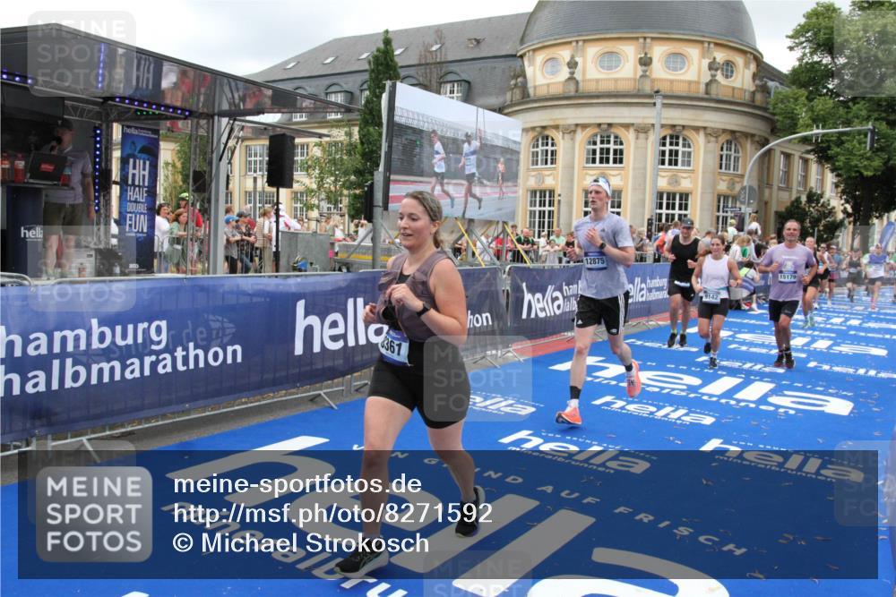 29.06.2025 - hella hamburg halbmarathon Michael Strokosch http://msf.ph/oto/8271592 29.06.2025 10:53:20 Ziel 1683, 2074, 2354, 4065, 7312, 7383, 8273, 8361, 9142, 11844, 12490, 12875, 15179, 15681, 16929, 18901 meine-sportfotos.de