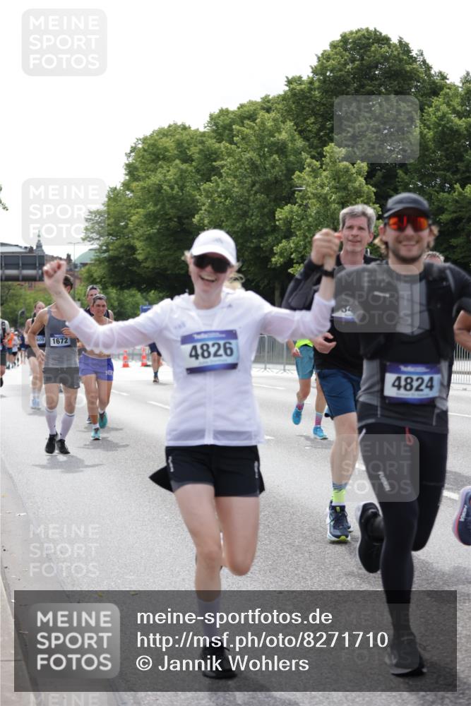 29.06.2025 - hella hamburg halbmarathon Jannik Wohlers http://msf.ph/oto/8271710 29.06.2025 10:33:54 Lombardsbrücke 1672, 2412, 2464, 2510, 2511, 2801, 2933, 3145, 3848, 4540, 4824, 4826, 5609, 6105, 6571, 6574, 7324, 7329, 8349, 8965, 9379, 10360, 10564, 11668, 11872, 12165, 12896, 13437, 13747, 13957, 14047, 14854, 14855, 14918, 14919, 15793, 15983, 16115, 16578, 16919, 17105, 17230, 17650, 17789, 18044, 18158, 18941 meine-sportfotos.de