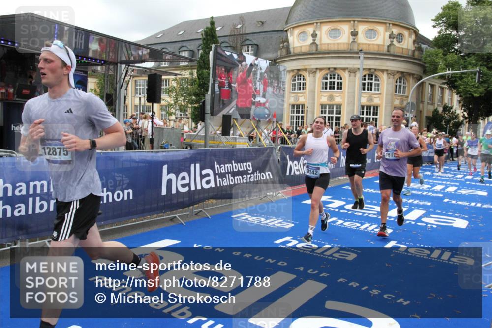 29.06.2025 - hella hamburg halbmarathon Michael Strokosch http://msf.ph/oto/8271788 29.06.2025 10:53:21 Ziel 1683, 2074, 2354, 4065, 7312, 7383, 8273, 8361, 9142, 11844, 12490, 12875, 15179, 15681, 15838, 16929, 18134, 18901 meine-sportfotos.de