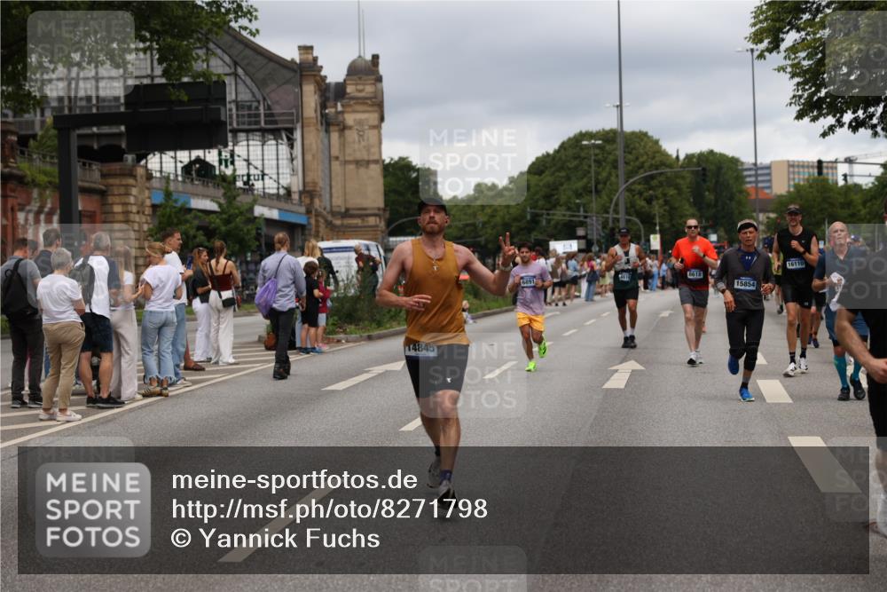 29.06.2025 - hella hamburg halbmarathon Yannick Fuchs http://msf.ph/oto/8271798 29.06.2025 10:49:09 20KM 1120, 1143, 2029, 2119, 2252, 2448, 2955, 3037, 3256, 3652, 4249, 4616, 4868, 4897, 4903, 5021, 6355, 6891, 6938, 7221, 8618, 10044, 10188, 11231, 11568, 12248, 12483, 12526, 12544, 12584, 13267, 14750, 14834, 14845, 14909, 15854, 15868, 15896, 16108, 16110, 16327, 16334, 16609, 17603, 17842, 18031, 18190, 18380, 19047 meine-sportfotos.de