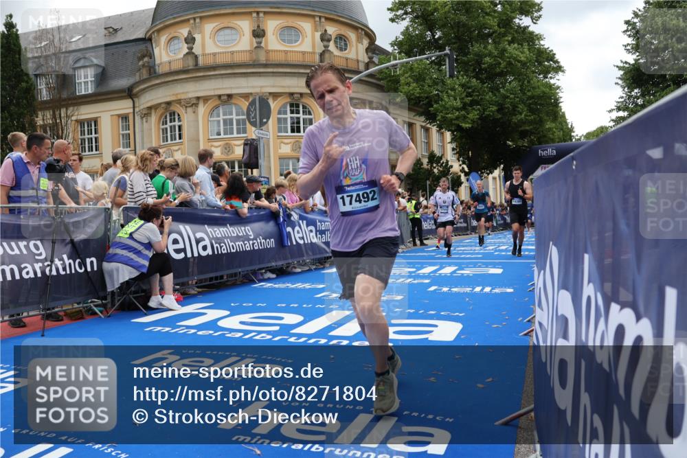 29.06.2025 - hella hamburg halbmarathon Strokosch-Dieckow http://msf.ph/oto/8271804 29.06.2025 10:46:53 Ziel 1139, 1689, 4091, 10122, 11858, 13728, 13940, 14385, 14415, 14449, 14594, 15825, 16081, 17172, 17353, 17492, 17669, 17892, 17979, 19105 meine-sportfotos.de