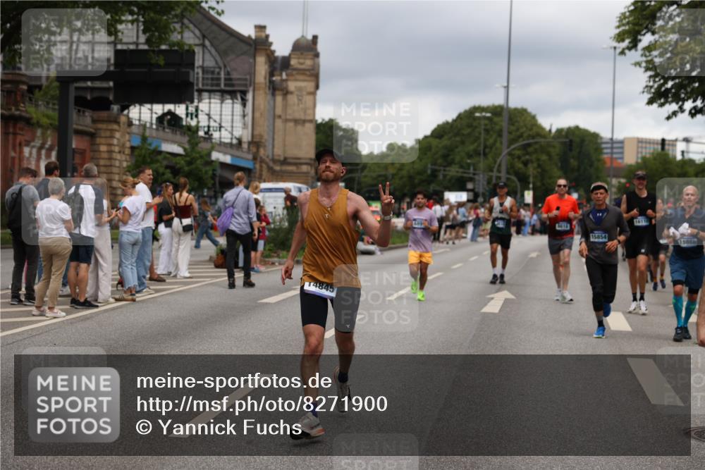 29.06.2025 - hella hamburg halbmarathon Yannick Fuchs http://msf.ph/oto/8271900 29.06.2025 10:49:09 20KM 1120, 1143, 2029, 2119, 2252, 2448, 2955, 3037, 3256, 3652, 4249, 4616, 4868, 4897, 4903, 5021, 6355, 6891, 6938, 7221, 8618, 10044, 10188, 11231, 11568, 12248, 12483, 12526, 12544, 12584, 13267, 14750, 14834, 14845, 14909, 15854, 15868, 15896, 16108, 16110, 16327, 16334, 16609, 17603, 17842, 18031, 18190, 18380, 19047 meine-sportfotos.de