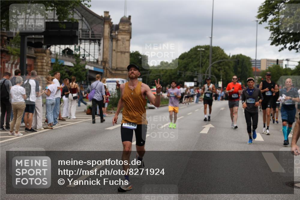 29.06.2025 - hella hamburg halbmarathon Yannick Fuchs http://msf.ph/oto/8271924 29.06.2025 10:49:09 20KM 1120, 1143, 2029, 2119, 2252, 2448, 2955, 3037, 3256, 3652, 4249, 4616, 4868, 4897, 4903, 5021, 6355, 6891, 6938, 7221, 8618, 10044, 10188, 11231, 11568, 12248, 12483, 12526, 12544, 12584, 13267, 14750, 14834, 14845, 14909, 15854, 15868, 15896, 16108, 16110, 16327, 16334, 16609, 17603, 17842, 18031, 18190, 18380, 19047 meine-sportfotos.de