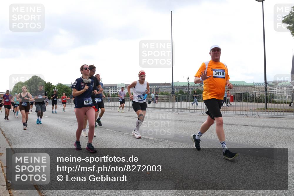 29.06.2025 - hella hamburg halbmarathon Lena Gebhardt http://msf.ph/oto/8272003 29.06.2025 10:46:21 Lombardsbrücke 1004, 1429, 1465, 1532, 1608, 1837, 1867, 1868, 2398, 2423, 2500, 2697, 2773, 2813, 2951, 2954, 3410, 3469, 4119, 4223, 4355, 4448, 4572, 4604, 5697, 5703, 5769, 5770, 5854, 5892, 6068, 6124, 6161, 6333, 6392, 7303, 7364, 7368, 7374, 7605, 7767, 7894, 7960, 7983, 8047, 8477, 8551, 8700, 9120, 9121, 9129, 9337, 9426, 9445, 9691, 10153, 10230, 11358, 11361, 11876, 11910, 12298, 12333, 12507, 12522, 13969, 14261, 15852, 16882 meine-sportfotos.de