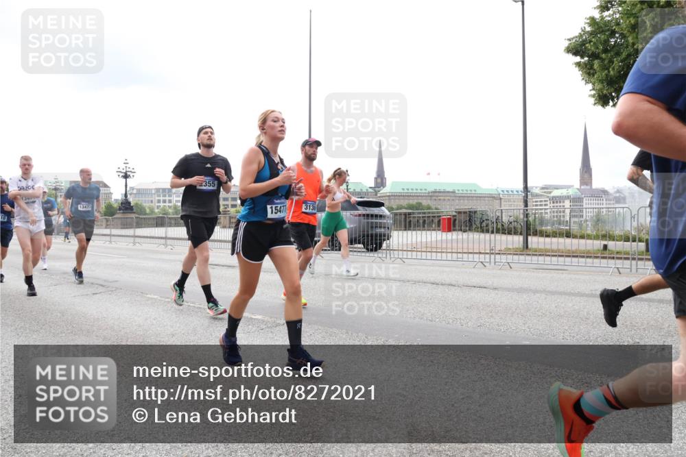 29.06.2025 - hella hamburg halbmarathon Lena Gebhardt http://msf.ph/oto/8272021 29.06.2025 10:34:53 Lombardsbrücke 10, 134, 13473, 355, 15477, 3130, 1025, 1284, 1497, 1849, 2023, 2355, 2412, 3130, 3409, 3420, 4540, 4564, 4884, 5027, 5453, 6034, 6171, 6310, 6329, 6335, 6379, 6397, 6571, 6803, 6843, 7020, 7267, 7299, 7386, 7644, 7733, 8369, 8705, 8793, 9122, 9164, 9248, 9379, 9448, 9514, 10335, 10358, 10464, 10606, 10674, 11122, 11245, 11646, 11872, 12019, 12164, 12236, 12382, 12764, 15477, 16238, 16311, 16390, 16682, 16919, 18158, 18941 meine-sportfotos.de