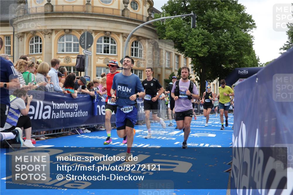 29.06.2025 - hella hamburg halbmarathon Strokosch-Dieckow http://msf.ph/oto/8272121 29.06.2025 10:47:00 Ziel 1139, 1460, 1689, 4093, 4377, 5472, 6700, 7908, 9794, 10122, 12579, 13728, 14385, 14415, 14449, 14594, 14783, 15684, 15825, 16081, 17979 meine-sportfotos.de