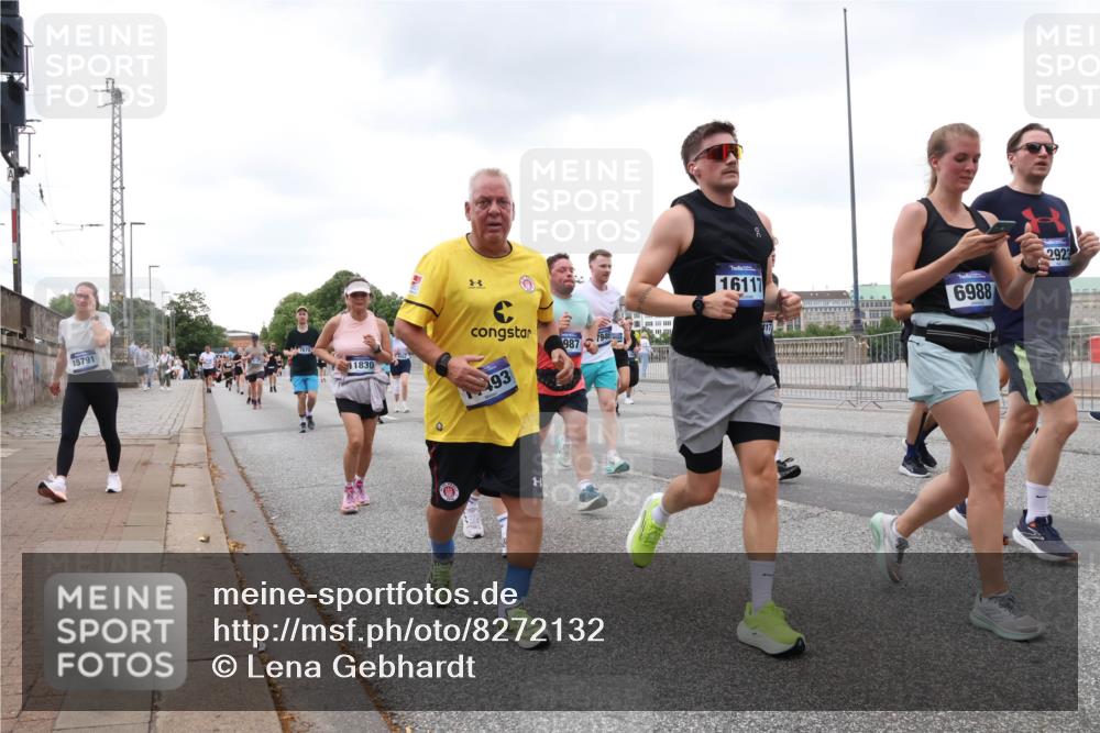 29.06.2025 - hella hamburg halbmarathon Lena Gebhardt http://msf.ph/oto/8272132 29.06.2025 10:54:24 Lombardsbrücke 15791, 1830, 987, 7946, 493, 16117, 17, 6988, 2923, 1017, 1263, 1762, 1779, 1789, 1822, 1949, 2084, 2244, 2372, 2532, 2586, 2600, 2761, 2854, 3079, 3187, 3188, 3249, 3364, 3465, 3467, 3557, 3761, 3795, 3857, 4323, 4685, 4720, 4838, 4971, 5157, 5185, 5216, 5309, 5514, 5804, 5817, 5898, 5933, 5993, 6023, 6279, 6468, 6583, 6987, 6988, 7498, 7670, 7874, 7946, 7986, 8801, 8803, 8867, 9130, 9138, 9203, 10207, 10471, 11033, 11354, 11567, 11569, 11785, 12930, 13272 meine-sportfotos.de