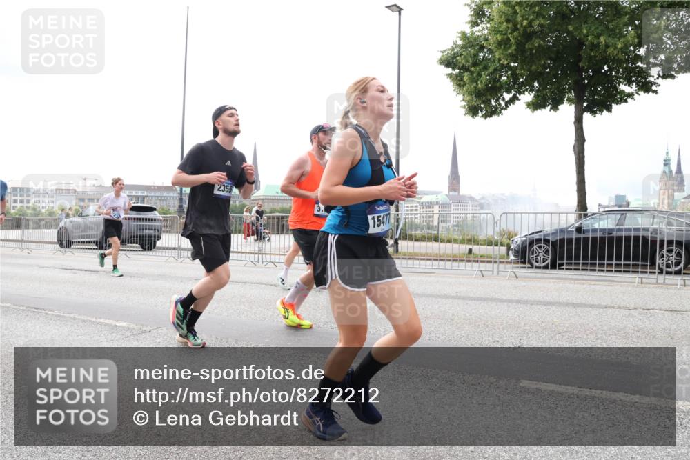 29.06.2025 - hella hamburg halbmarathon Lena Gebhardt http://msf.ph/oto/8272212 29.06.2025 10:34:53 Lombardsbrücke 2355, 3, 15477, 1025, 1284, 1497, 1849, 2023, 2355, 2412, 3130, 3409, 3420, 4540, 4564, 4884, 5027, 5453, 6034, 6171, 6310, 6329, 6335, 6379, 6397, 6571, 6803, 6843, 7020, 7267, 7299, 7386, 7644, 7733, 8369, 8705, 8793, 9122, 9164, 9248, 9379, 9448, 9514, 10335, 10358, 10464, 10606, 10674, 11122, 11245, 11646, 11872, 12019, 12164, 12236, 12382, 12764, 15477, 16238, 16311, 16390, 16682, 16919, 18158, 18941 meine-sportfotos.de