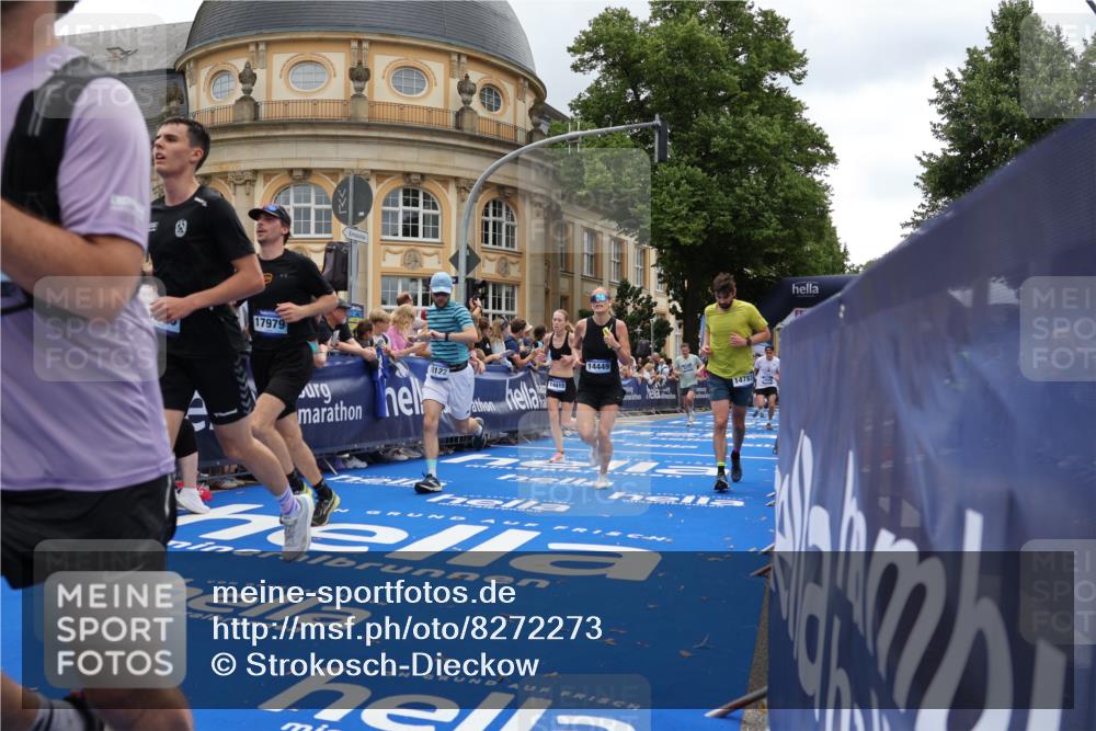 29.06.2025 - hella hamburg halbmarathon Strokosch-Dieckow http://msf.ph/oto/8272273 29.06.2025 10:47:01 Ziel 1139, 1460, 1689, 4093, 4377, 5472, 6700, 7908, 9794, 10122, 12579, 13728, 14385, 14415, 14449, 14594, 14783, 15684, 15825, 16081, 17979 meine-sportfotos.de