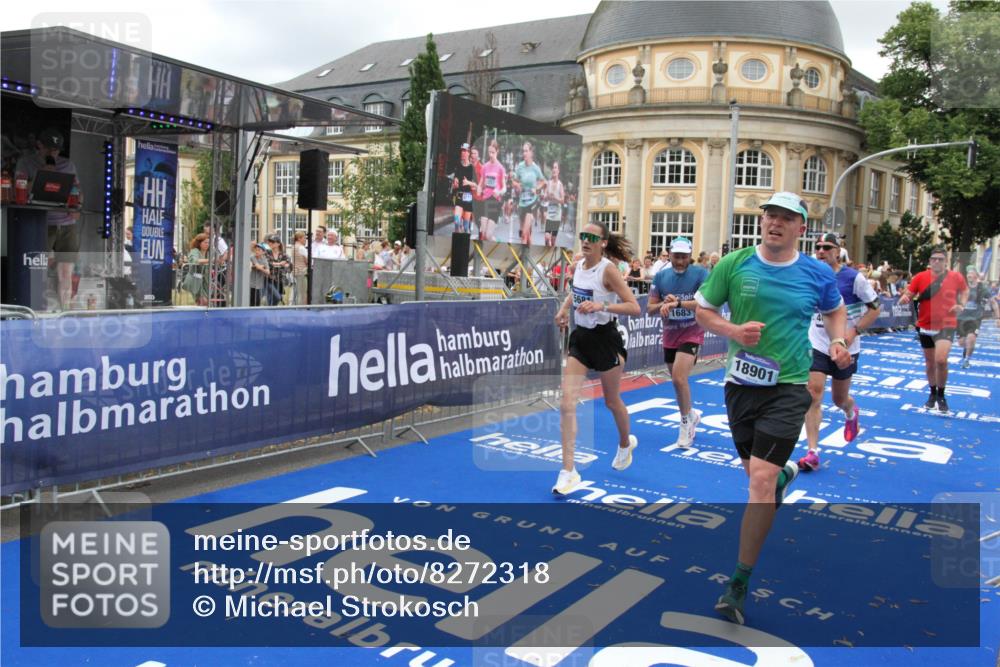 29.06.2025 - hella hamburg halbmarathon Michael Strokosch http://msf.ph/oto/8272318 29.06.2025 10:53:25 Ziel 1683, 1727, 2074, 2354, 4065, 6198, 6629, 6942, 7312, 8651, 11844, 12490, 13997, 15681, 15838, 18134, 18901 meine-sportfotos.de