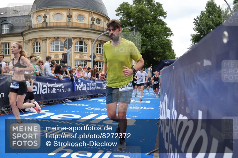 29.06.2025 - hella hamburg halbmarathon Strokosch-Dieckow http://msf.ph/oto/8272372 29.06.2025 10:47:03 Ziel 1139, 1460, 1689, 4093, 4377, 5472, 6373, 6700, 7908, 9794, 10122, 12579, 13007, 13728, 14415, 14449, 14594, 14783, 15684, 15825, 16081, 17979 meine-sportfotos.de