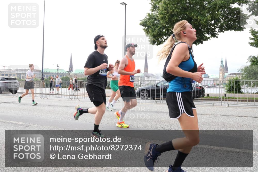 29.06.2025 - hella hamburg halbmarathon Lena Gebhardt http://msf.ph/oto/8272374 29.06.2025 10:34:54 Lombardsbrücke 2355, 313, 1025, 1284, 1497, 1849, 2023, 2355, 2376, 3130, 3409, 3420, 4540, 4564, 4884, 5027, 5453, 6034, 6171, 6310, 6329, 6335, 6379, 6397, 6571, 6803, 6843, 7020, 7267, 7299, 7386, 7644, 7733, 7927, 8369, 8705, 8793, 9122, 9164, 9248, 9379, 9448, 9514, 10335, 10358, 10464, 10606, 10674, 11122, 11233, 11245, 11646, 12019, 12164, 12236, 12382, 12764, 15477, 16238, 16311, 16390, 16682, 18158, 18941 meine-sportfotos.de