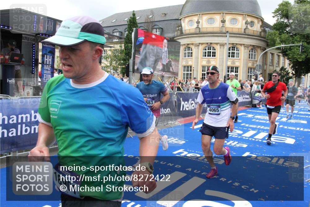 29.06.2025 - hella hamburg halbmarathon Michael Strokosch http://msf.ph/oto/8272422 29.06.2025 10:53:25 Ziel 1683, 1727, 2074, 2354, 4065, 6198, 6629, 6942, 7312, 8651, 11844, 12490, 13997, 15681, 15838, 18134, 18901 meine-sportfotos.de