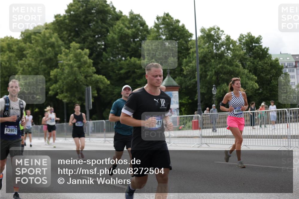 29.06.2025 - hella hamburg halbmarathon Jannik Wohlers http://msf.ph/oto/8272504 29.06.2025 10:34:01 Lombardsbrücke 1672, 2023, 2412, 2464, 2510, 2511, 2801, 3145, 4540, 4824, 4826, 5609, 6034, 6105, 6171, 6329, 6571, 6574, 7644, 8349, 8705, 8965, 9379, 10360, 10564, 11872, 13437, 13747, 13957, 14854, 14855, 14918, 15793, 16238, 16390, 16682, 16919, 17105, 17230, 17650, 18158, 18941 meine-sportfotos.de