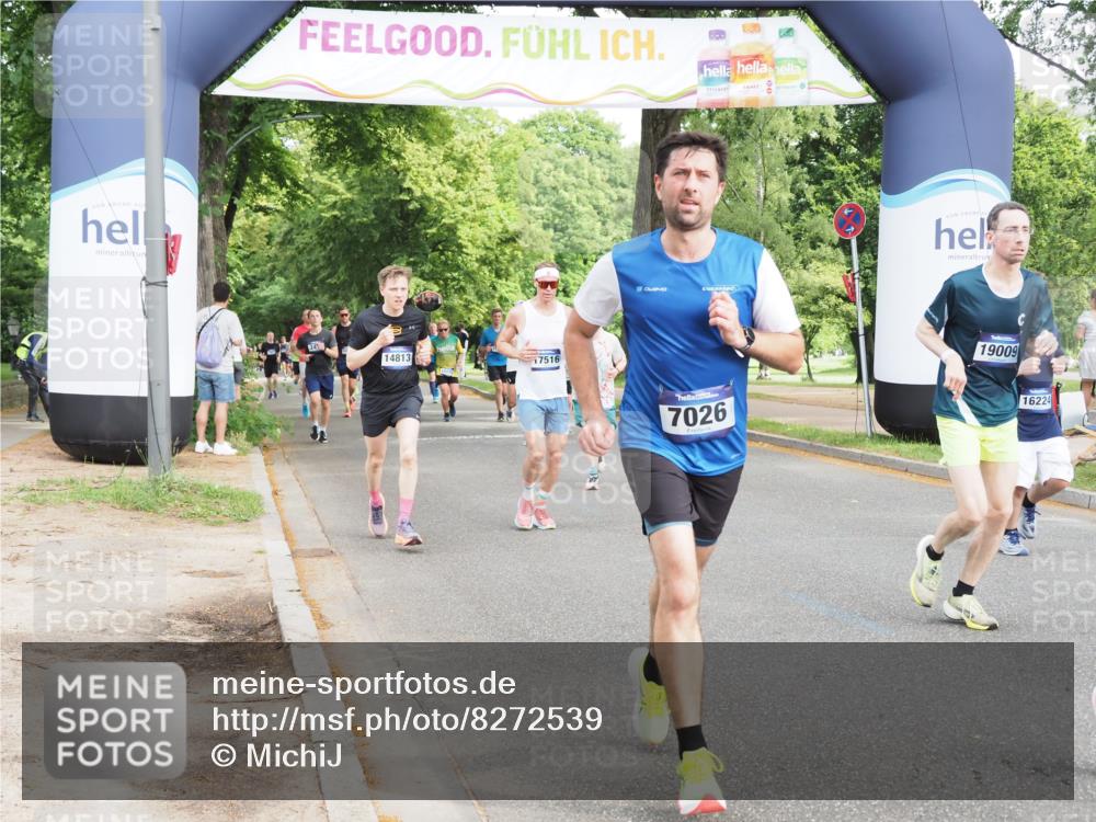 29.06.2025 - hella hamburg halbmarathon MichiJ http://msf.ph/oto/8272539 29.06.2025 10:31:23 Zwischen KM18-KM19 4235, 5011, 5506, 7026, 7865, 10251, 11177, 16224, 16333, 16648, 17403, 17516, 18680, 19009 meine-sportfotos.de
