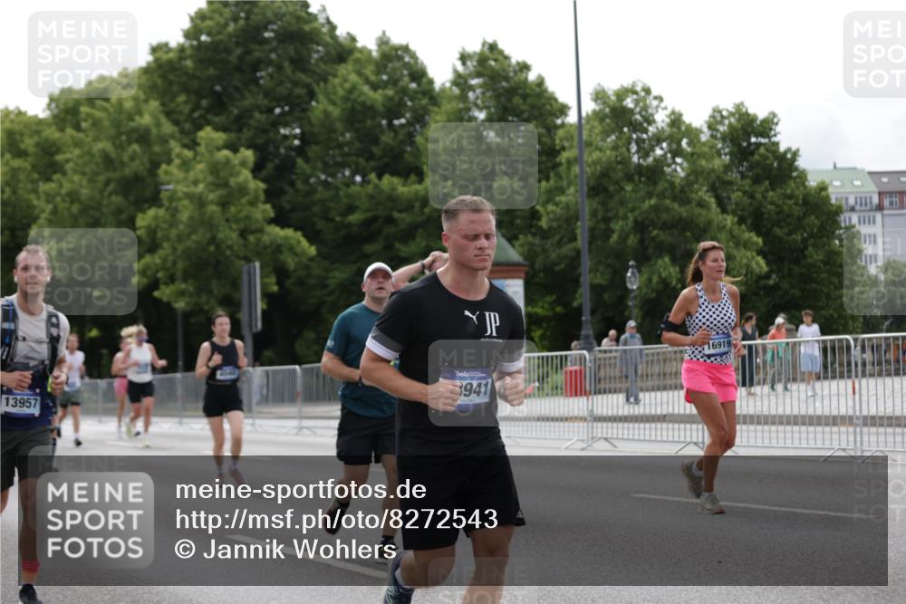 29.06.2025 - hella hamburg halbmarathon Jannik Wohlers http://msf.ph/oto/8272543 29.06.2025 10:34:01 Lombardsbrücke 1672, 2023, 2412, 2464, 2510, 2511, 2801, 3145, 4540, 4824, 4826, 5609, 6034, 6105, 6171, 6329, 6571, 6574, 7644, 8349, 8705, 8965, 9379, 10360, 10564, 11872, 13437, 13747, 13957, 14854, 14855, 14918, 15793, 16238, 16390, 16682, 16919, 17105, 17230, 17650, 18158, 18941 meine-sportfotos.de