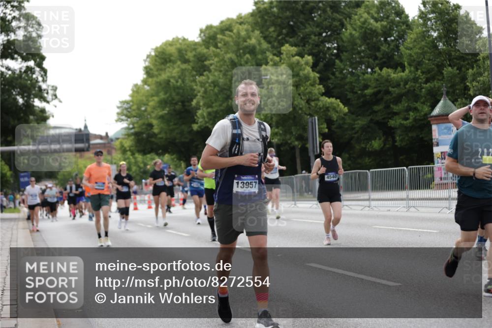 29.06.2025 - hella hamburg halbmarathon Jannik Wohlers http://msf.ph/oto/8272554 29.06.2025 10:34:02 Lombardsbrücke 1672, 2023, 2412, 2464, 2510, 2511, 2801, 3145, 4540, 4824, 4826, 5609, 6034, 6105, 6171, 6329, 6571, 6574, 7644, 8349, 8705, 8965, 9379, 10360, 10564, 11872, 13437, 13747, 13957, 14854, 14855, 14918, 16238, 16390, 16682, 16919, 17105, 17230, 17650, 18158, 18941 meine-sportfotos.de