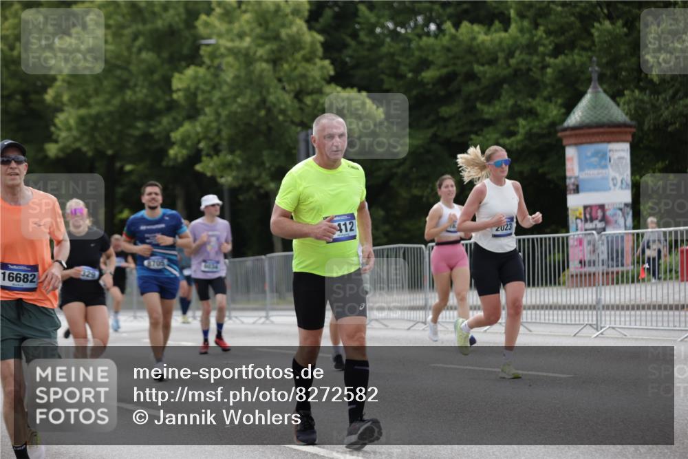29.06.2025 - hella hamburg halbmarathon Jannik Wohlers http://msf.ph/oto/8272582 29.06.2025 10:34:05 Lombardsbrücke 1025, 1672, 2023, 2412, 2464, 2510, 2511, 2801, 3420, 4540, 4824, 4826, 5609, 6034, 6105, 6171, 6329, 6571, 6574, 7386, 7644, 7733, 8705, 8965, 9164, 9379, 10335, 10564, 10674, 11872, 13747, 13957, 14854, 14855, 14918, 16238, 16311, 16390, 16682, 16919, 17230, 17650, 18158, 18941 meine-sportfotos.de