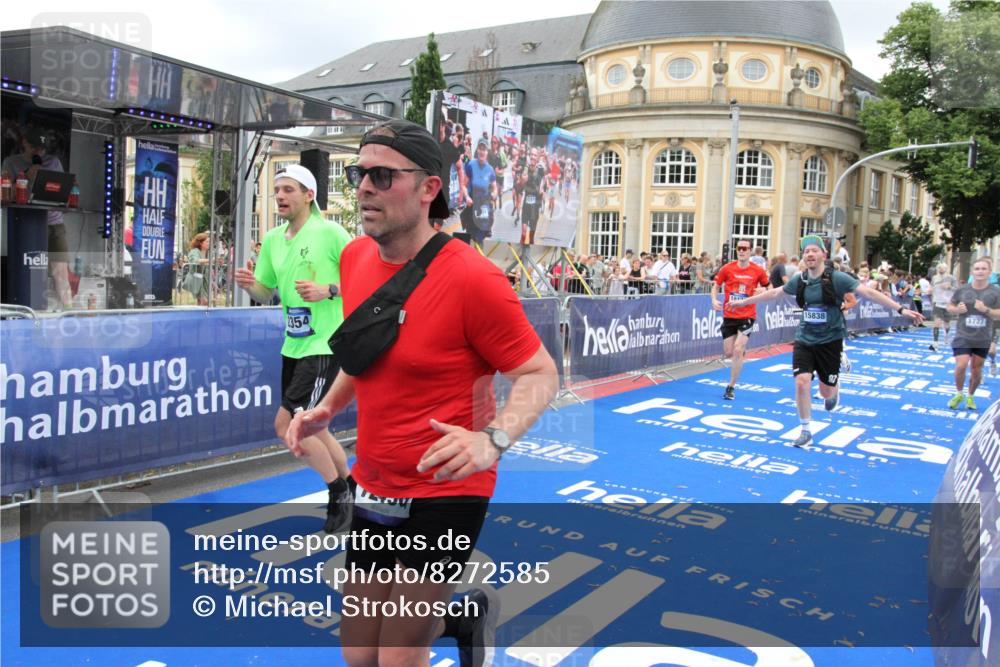 29.06.2025 - hella hamburg halbmarathon Michael Strokosch http://msf.ph/oto/8272585 29.06.2025 10:53:27 Ziel 1683, 1727, 2354, 4065, 6198, 6629, 6942, 8651, 11844, 12490, 13912, 13997, 15681, 15838, 18134, 18901 meine-sportfotos.de