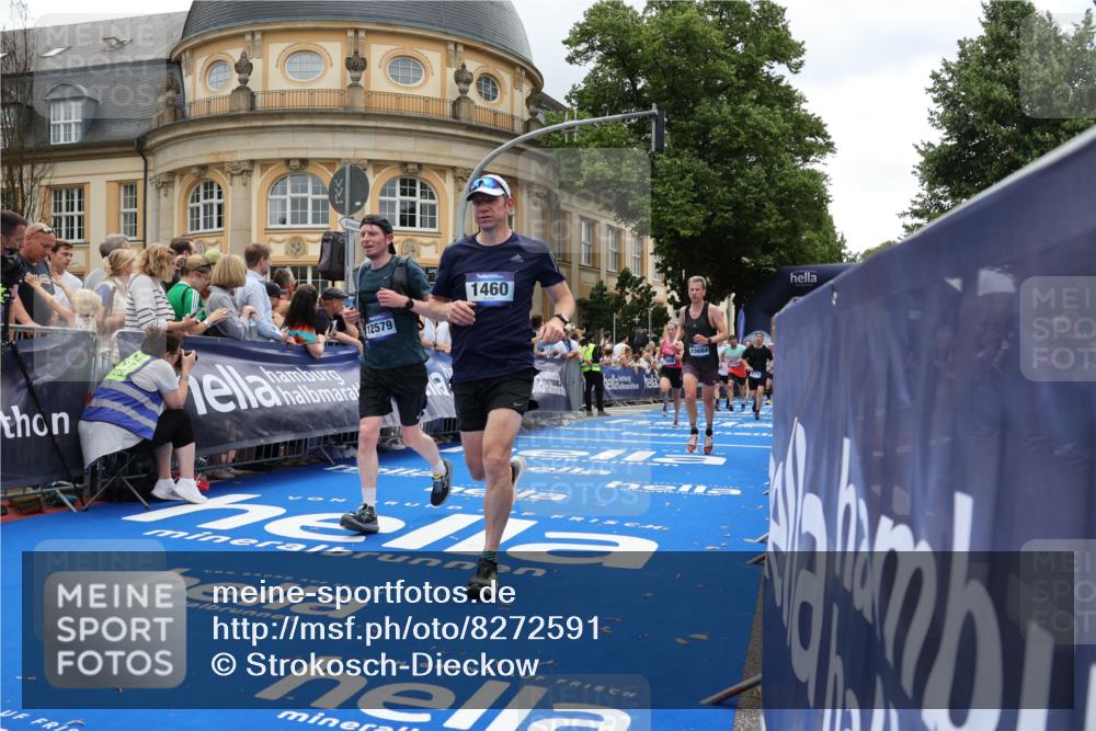 29.06.2025 - hella hamburg halbmarathon Strokosch-Dieckow http://msf.ph/oto/8272591 29.06.2025 10:47:08 Ziel 1460, 2623, 4093, 4377, 5472, 6134, 6373, 6700, 6716, 7480, 7908, 9794, 10208, 10211, 12579, 13007, 13672, 14783, 15684, 17718, 17915, 18856 meine-sportfotos.de