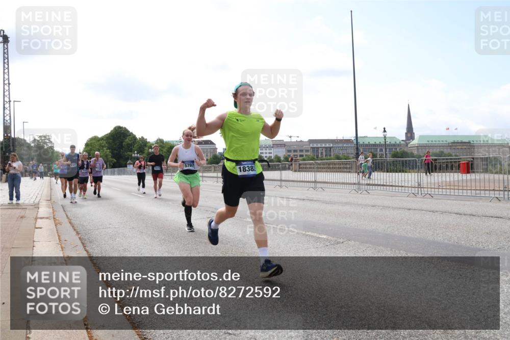29.06.2025 - hella hamburg halbmarathon Lena Gebhardt http://msf.ph/oto/8272592 29.06.2025 10:11:25 Lombardsbrücke 1531, 1723, 1866, 2868, 3837, 4287, 5254, 5653, 7271, 7370, 8115, 8171, 8206, 8207, 8368, 8561, 8807, 8810, 9119, 10196, 10372, 10428, 11149, 11321, 11755, 12286, 12556, 12571, 12790, 12836, 13203, 13603, 13939, 14008, 14022, 14149, 15009, 15252, 15797, 15908, 15945, 16383, 17080, 17142, 17500, 17787, 17866, 18278, 18382, 19172, 19241 meine-sportfotos.de