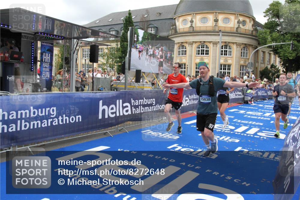 29.06.2025 - hella hamburg halbmarathon Michael Strokosch http://msf.ph/oto/8272648 29.06.2025 10:53:28 Ziel 1683, 1727, 2354, 4065, 6198, 6629, 6942, 8651, 11068, 11844, 12490, 12909, 13912, 13997, 15838, 18134 meine-sportfotos.de
