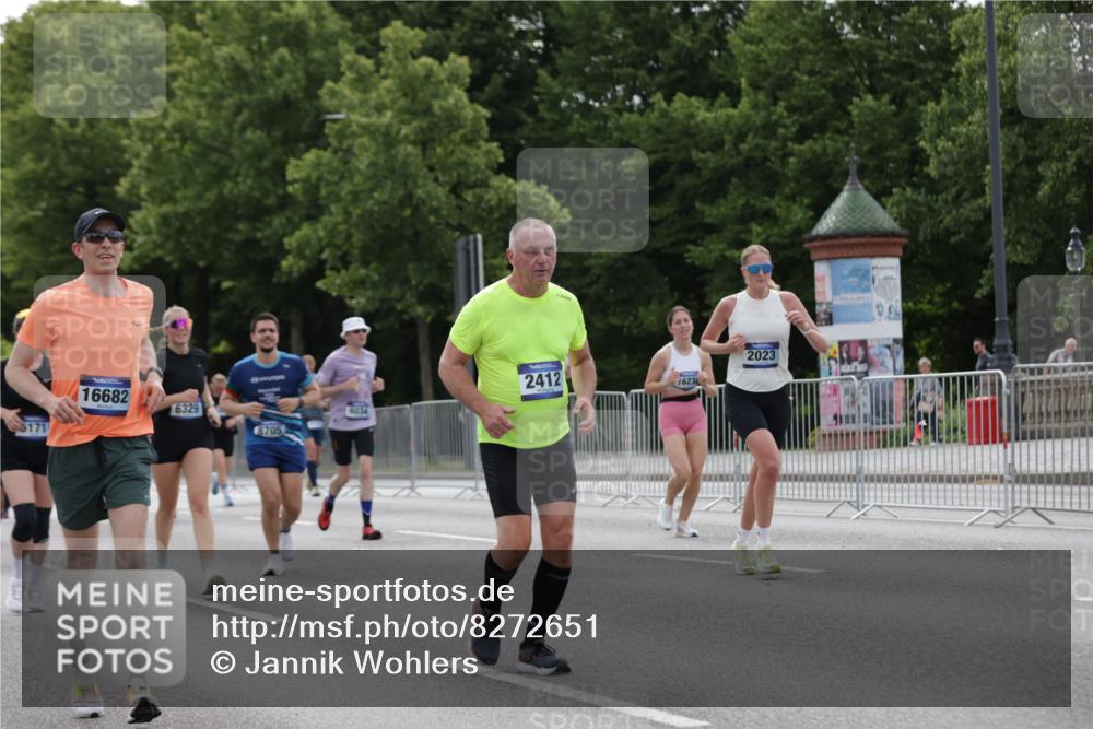 29.06.2025 - hella hamburg halbmarathon Jannik Wohlers http://msf.ph/oto/8272651 29.06.2025 10:34:05 Lombardsbrücke 1025, 1672, 2023, 2412, 2464, 2510, 2511, 2801, 3420, 4540, 4824, 4826, 5609, 6034, 6105, 6171, 6329, 6571, 6574, 7386, 7644, 7733, 8705, 8965, 9164, 9379, 10335, 10564, 10674, 11872, 13747, 13957, 14854, 14855, 14918, 16238, 16311, 16390, 16682, 16919, 17230, 17650, 18158, 18941 meine-sportfotos.de