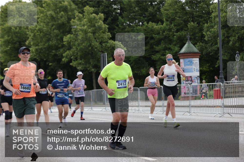 29.06.2025 - hella hamburg halbmarathon Jannik Wohlers http://msf.ph/oto/8272691 29.06.2025 10:34:05 Lombardsbrücke 1025, 1672, 2023, 2412, 2464, 2510, 2511, 2801, 3420, 4540, 4824, 4826, 5609, 6034, 6105, 6171, 6329, 6571, 6574, 7386, 7644, 7733, 8705, 8965, 9164, 9379, 10335, 10564, 10674, 11872, 13747, 13957, 14854, 14855, 14918, 16238, 16311, 16390, 16682, 16919, 17230, 17650, 18158, 18941 meine-sportfotos.de